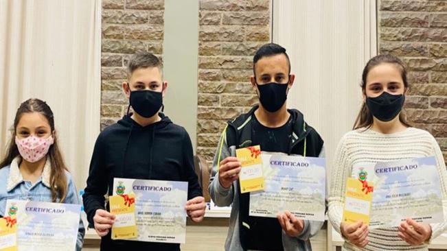 Câmara sedia premiação de concurso de redação sobre “Agosto Lilás”.